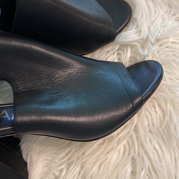 Deltan Women's Black Open-Toe Heels size 9.5 leather sole, leather upper - Picture 2 of 12